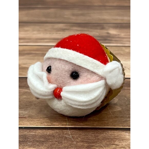 2014 HALLMARK KEEPSAKE ORNAMENT QX9106 SWEET ST. NICK SANTA CUPCAKE W FELT FACE - Picture 4 of 8